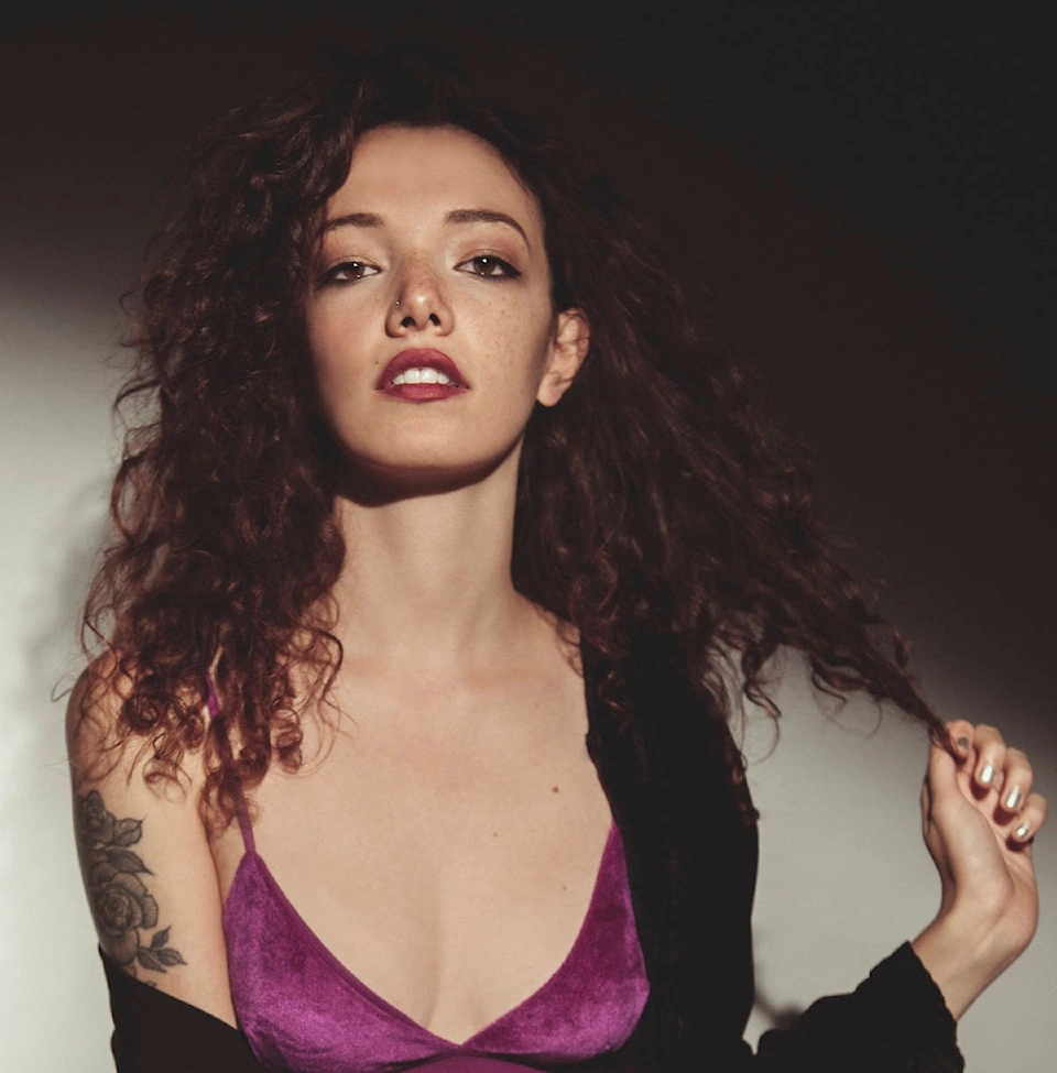 SARAH BOTELHO (POESY)